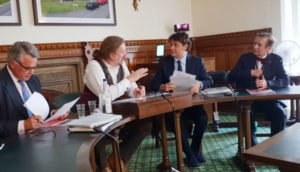 国际声援西藏运动主席在英国议会全党派西藏小组发表讲话