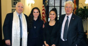 西藏人民的朋友参议员约翰·麦凯恩 (John McCain) 去世